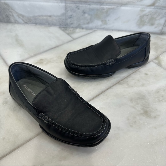 Size 1 Boy Black Nordstrom Dress Shoes - Picture 1 of 10